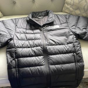 Like new, only worn a few times. Mens M North Face black coat